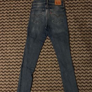 Women’s Levi’s skinny jeans size 27